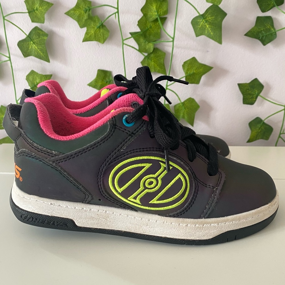 Heelys Girls Voyager shoes, size 2